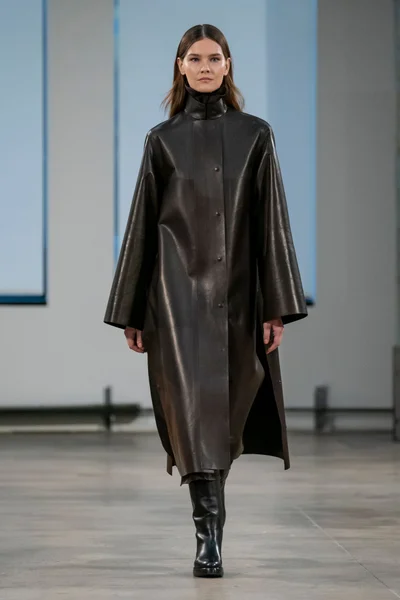 Look 18